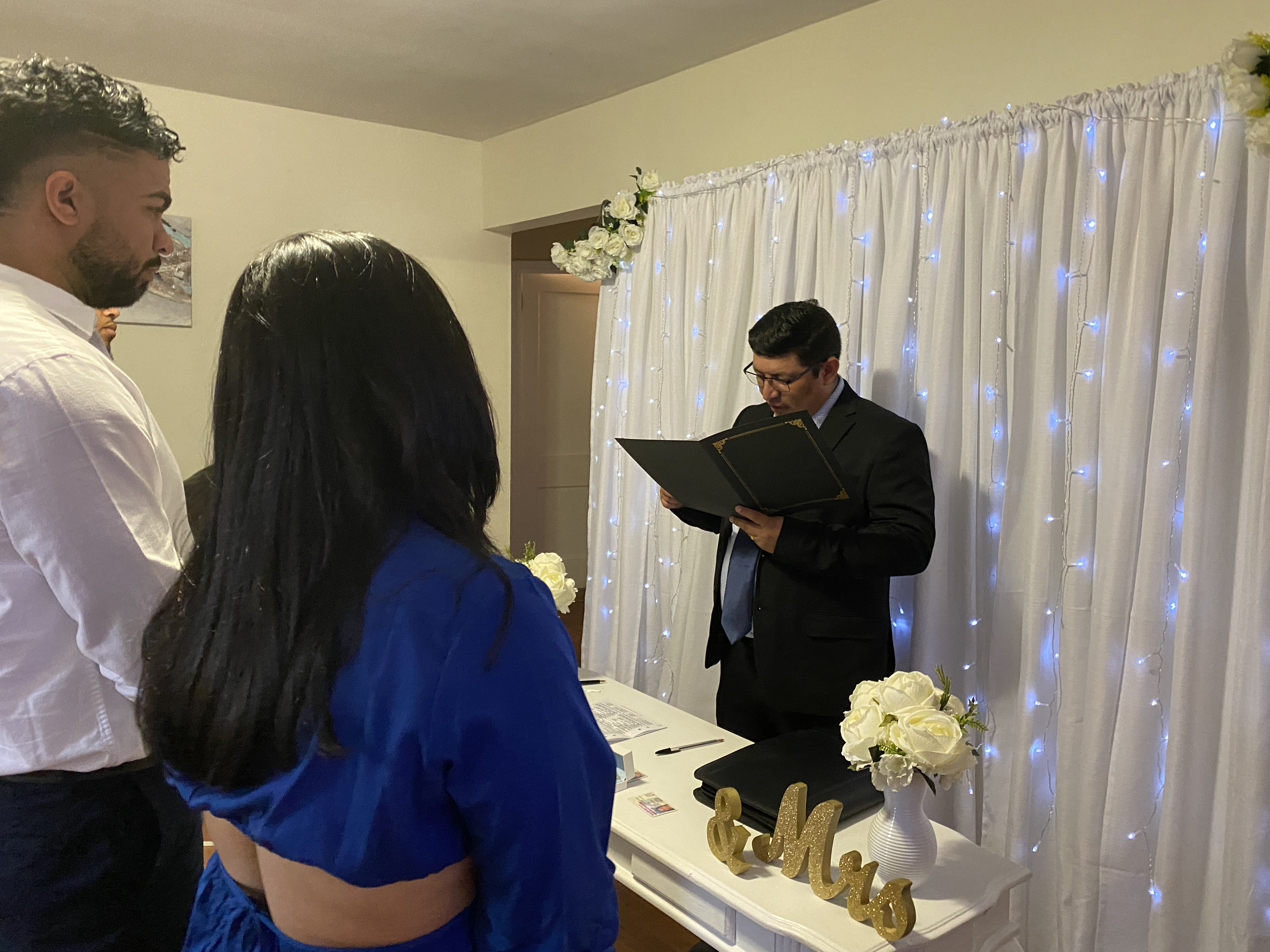 Lectura de votos matrimoniales por ministro oficiante